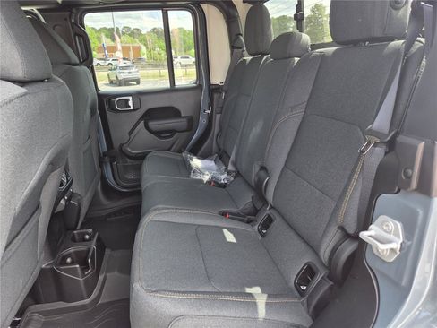 New 2025 Jeep Gladiator Sport AWD/4WD image 47