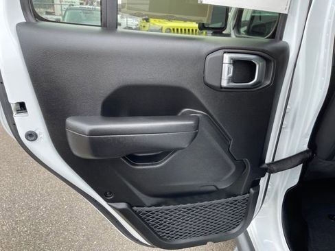 Used 2023 Jeep Gladiator Willys image 28