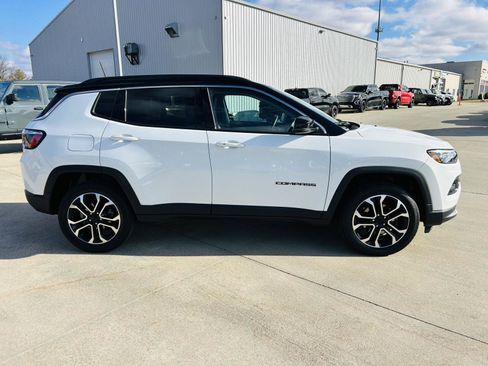 Used 2022 Jeep Compass Limited image 36