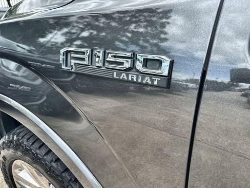 Used 2018 Ford F150 Lariat w/ Equipment Group 502A Luxury AWD/4WD image 14
