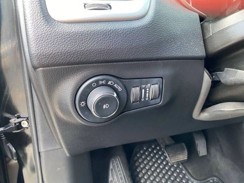 Used 2019 Jeep Compass Latitude w/ Popular Equipment Group image 11