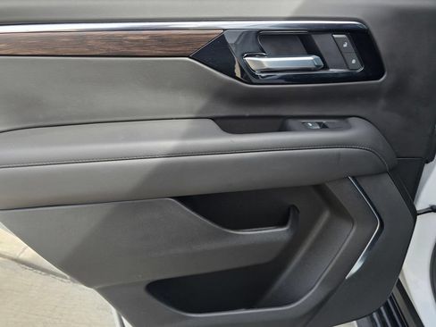 Used 2025 Chevrolet Tahoe LS RWD image 13