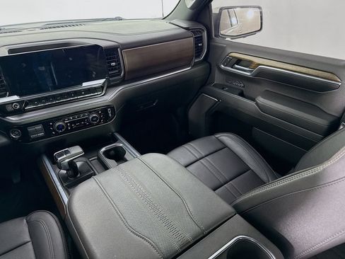 Used 2024 Chevrolet Silverado 1500 High Country w/ Technology Package AWD/4WD image 24