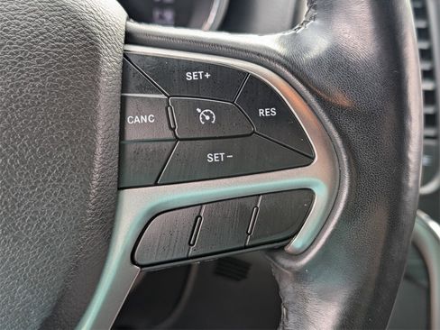 Used 2021 Jeep Grand Cherokee Laredo image 25