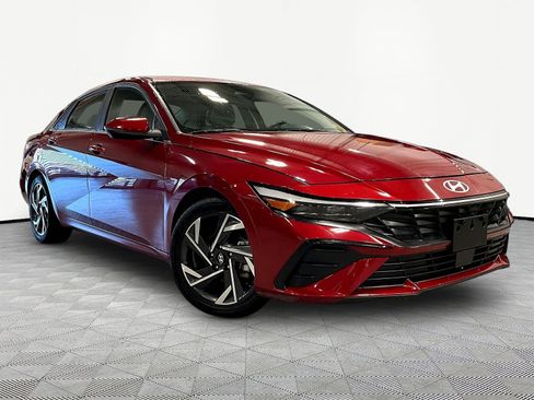 Used 2024 Hyundai Elantra Limited FWD image 3