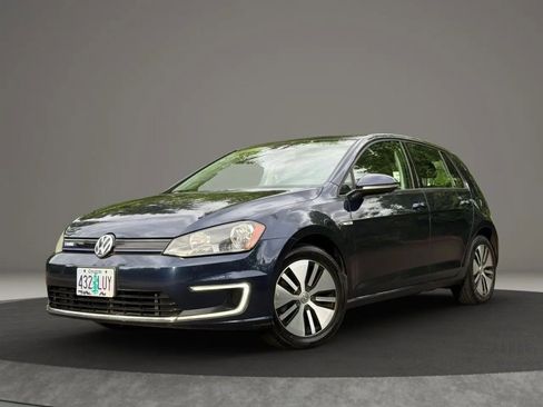 Used 2016 Volkswagen e-Golf SE FWD image 2