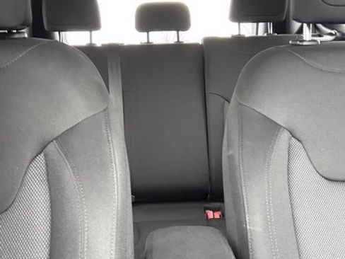 Used 2019 Jeep Renegade Sport image 36