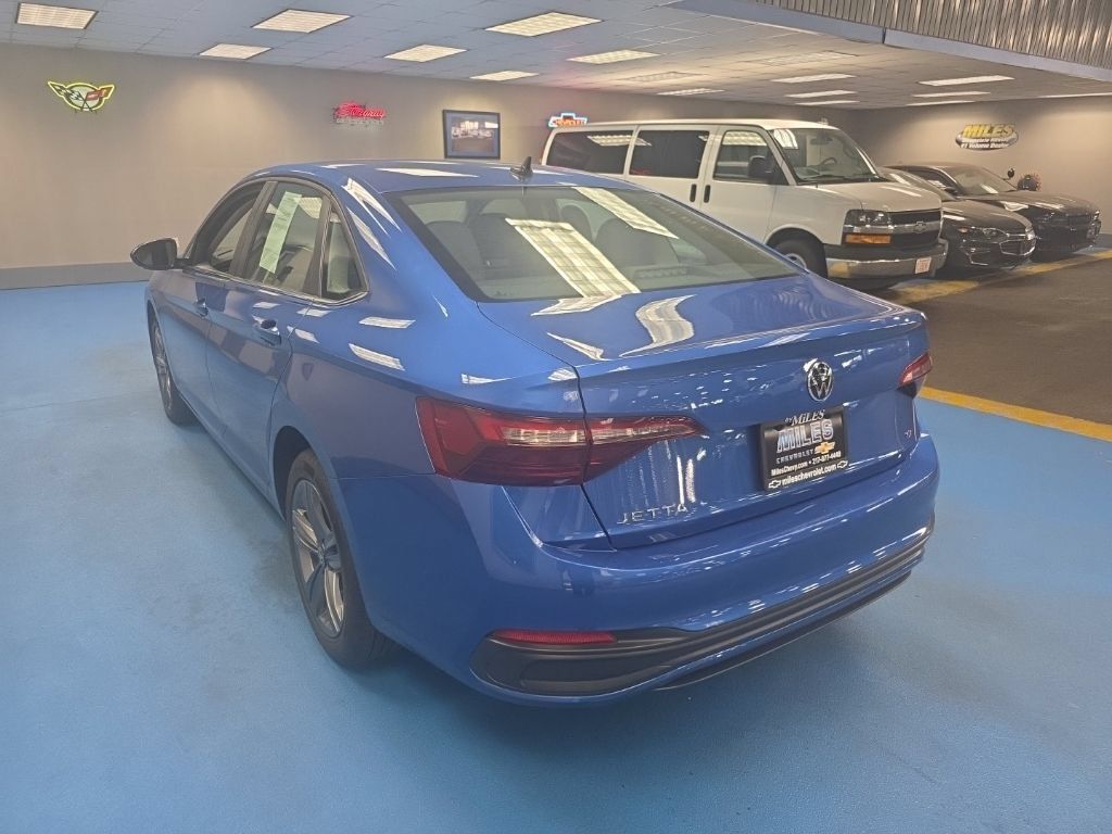 Used 2024 Volkswagen Jetta SE FWD image 5