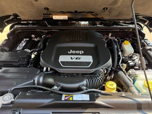 Used 2016 Jeep Wrangler Rubicon w/ Power Convenience Group AWD/4WD image 53