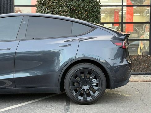 Used 2024 Tesla Model Y Long Range image 11