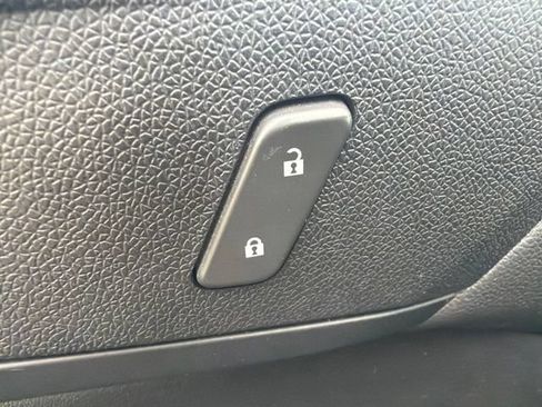 Used 2016 Chevrolet Traverse LT w/ Style and Technology Package FWD image 25