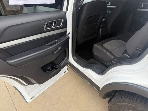 Used 2017 Ford Explorer XLT AWD/4WD image 17