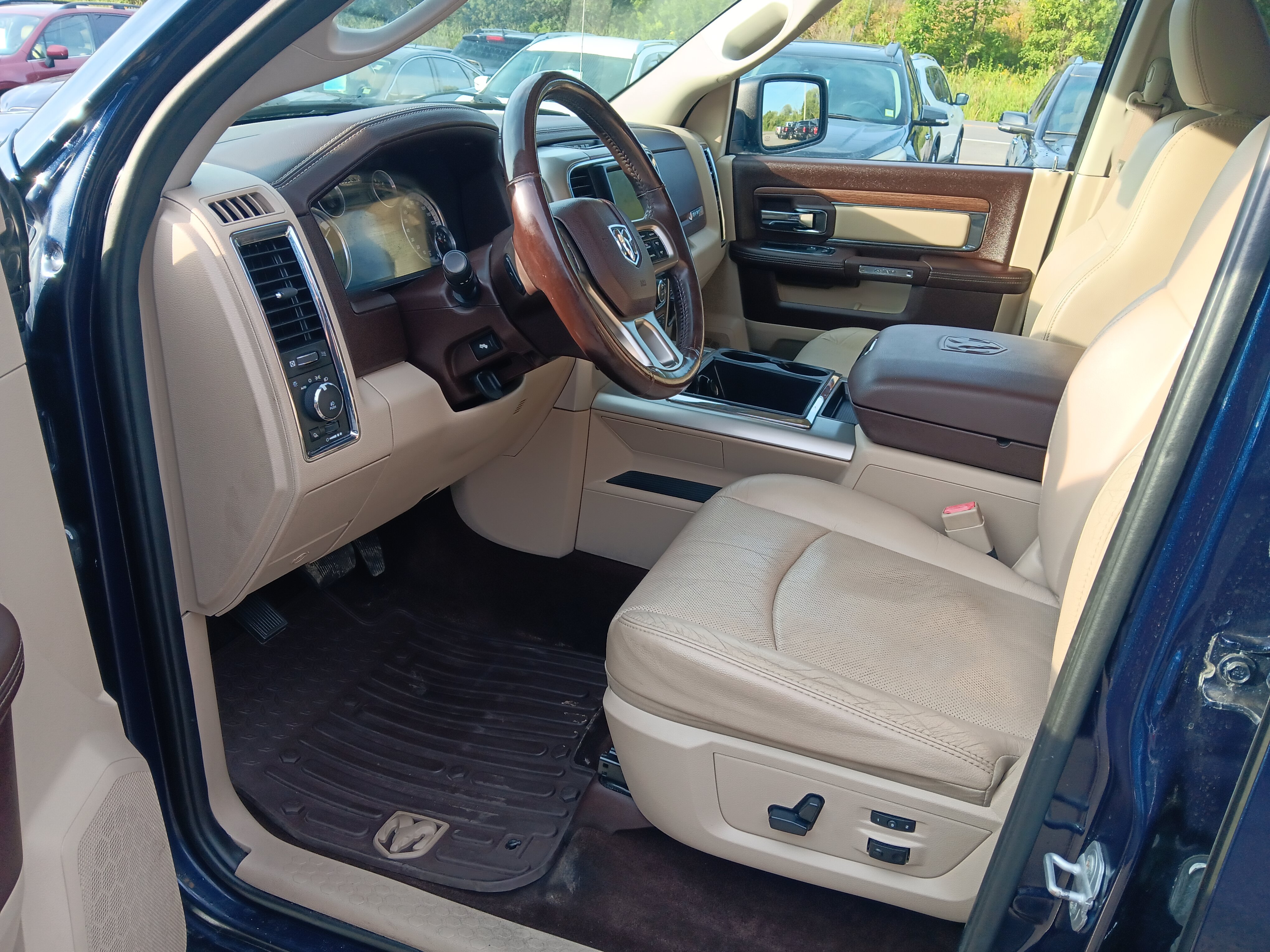 Used 2015 RAM 1500 Laramie w/ Convenience Group AWD/4WD image 12