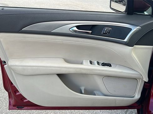 Used 2017 Lincoln MKZ Premiere image 9