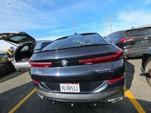 Used 2025 BMW X6 xDrive40i w/ Climate Comfort Package image 10
