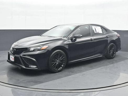 Used 2022 Toyota Camry SE AWD/4WD image 2