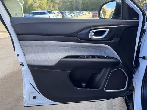 Used 2024 Jeep Compass Sport image 19