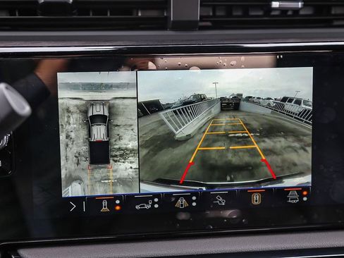 Used 2025 GMC Sierra 2500 AT4 image 24