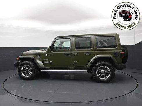 Used 2022 Jeep Wrangler Unlimited Sahara w/ LED Lighting Group AWD/4WD image 3