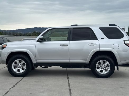 Used 2019 Toyota 4Runner SR5 AWD/4WD image 2