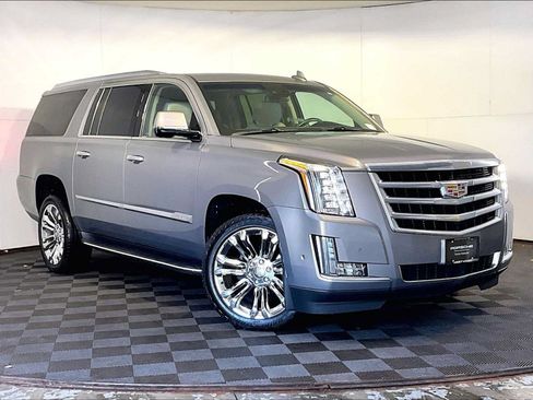Used 2019 Cadillac Escalade ESV Premium Luxury w/ LPO, Radiant Package AWD/4WD image 9