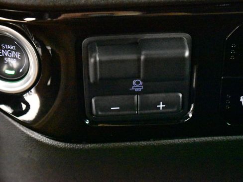 Used 2025 Chevrolet Silverado 1500 LT image 34