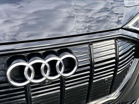 Used 2021 Audi e-tron Premium Plus w/ Premium Plus Package image 26