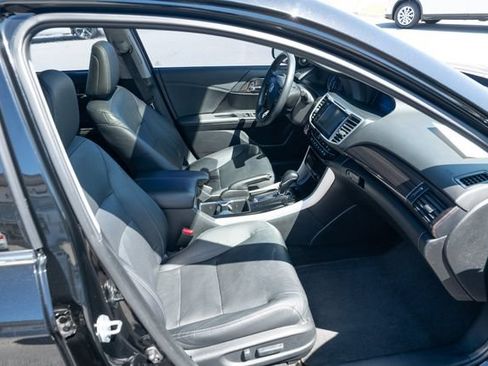 Used 2017 Honda Accord EX-L image 40