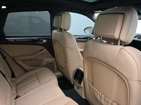 Certified 2026 Porsche Macan AWD/4WD image 7