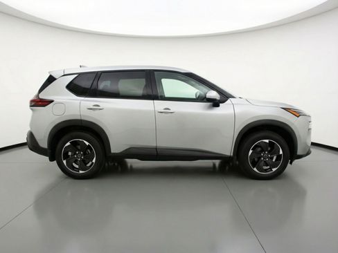 Used 2025 Nissan Rogue SV image 11