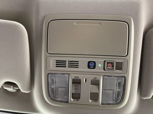 Used 2018 Honda Accord Touring image 32