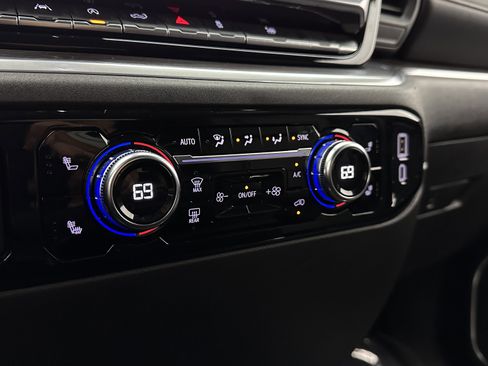 Used 2025 GMC Sierra 1500 SLT RWD image 19