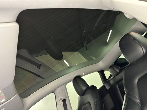 Used 2024 Tesla Model Y Performance image 40
