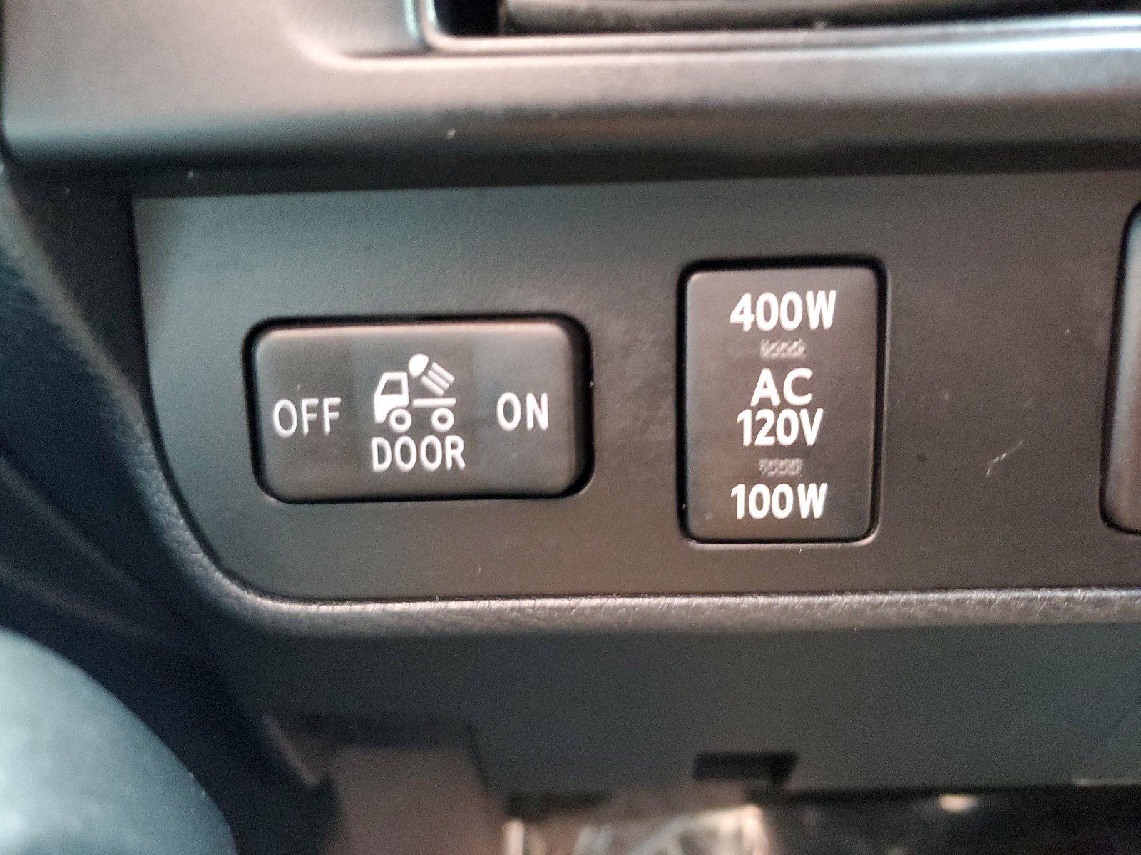 Used 2016 Toyota Tacoma TRD Off-Road w/ Premium & Technology Package RWD image 30