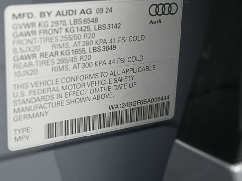 Used 2025 Audi Q6 e-tron Premium Plus w/ Premium Plus AWD/4WD image 9