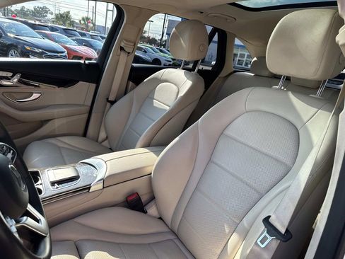 Used 2020 Mercedes-Benz GLC 300 4MATIC image 17