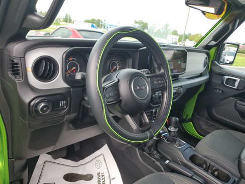 Used 2025 Jeep Wrangler Sport AWD/4WD image 8