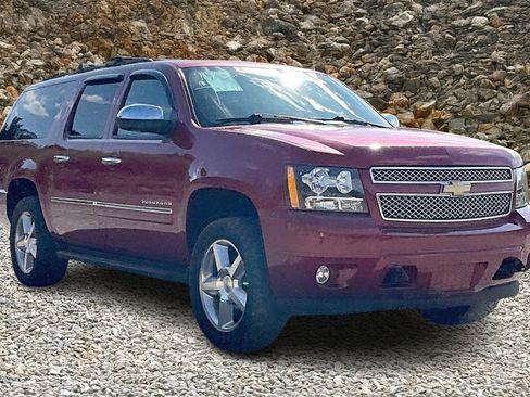 Used 2014 Chevrolet Suburban LTZ image 11