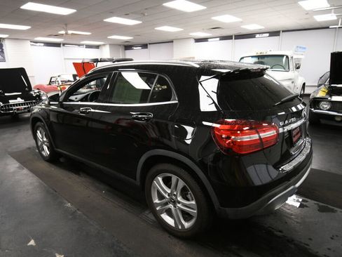 Used 2020 Mercedes-Benz GLA 250 4MATIC w/ Premium Package image 5