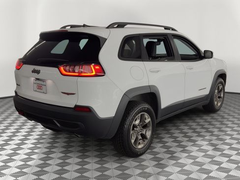 Used 2019 Jeep Cherokee Trailhawk image 9