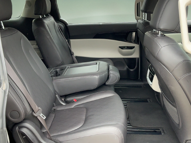 Used 2024 Kia Carnival EX FWD image 20