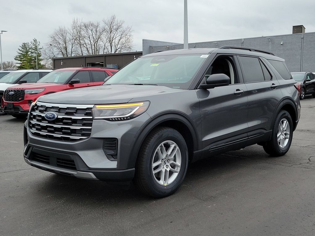 New 2026 Ford Explorer Active RWD image 8