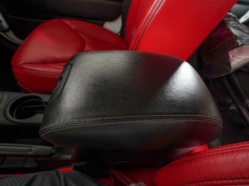 Used 2015 Jeep Wrangler Unlimited Rubicon image 18