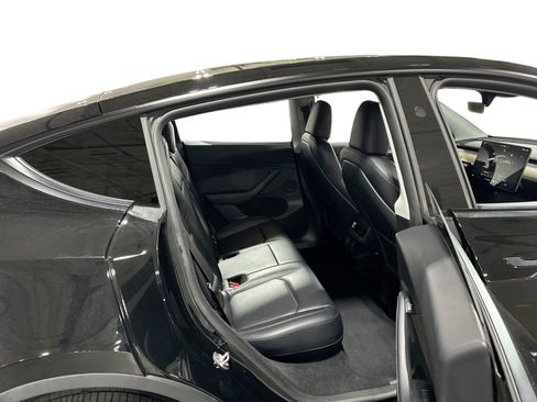 Certified 2023 Tesla Model Y Long Range AWD/4WD image 11
