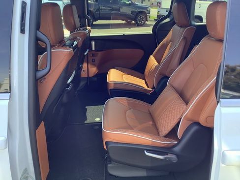 Used 2024 Chrysler Pacifica Pinnacle image 27