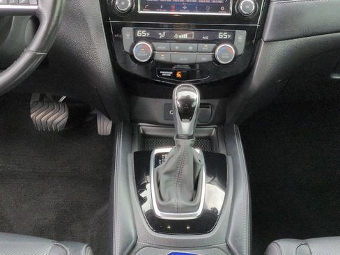 Used 2018 Nissan Rogue SL AWD/4WD image 19