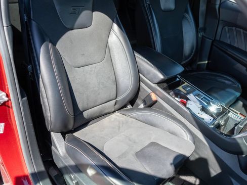 Used 2019 Ford Edge ST w/ Convenience Package AWD/4WD image 9