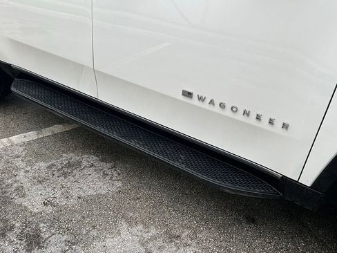 Used 2024 Jeep Wagoneer Series II w/ Flexible Seating Group AWD/4WD image 31