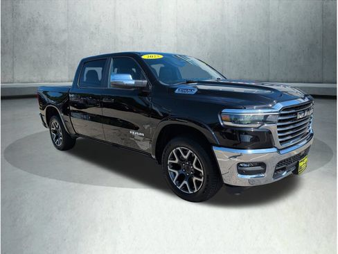 Used 2025 RAM 1500 Laramie AWD/4WD image 9