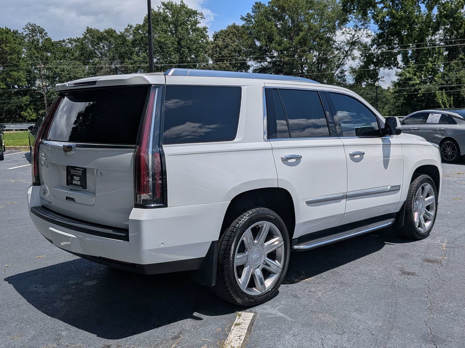 Used 2019 Cadillac Escalade Luxury AWD/4WD image 4